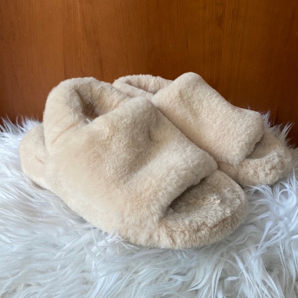 American Eagle Outfitters Shoes - Like 🆕 American Eagle Fuzzy Slippers sz 5-6